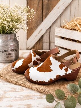Aerosoles Danby Cow Print Leather Clogs NWOT Size 9